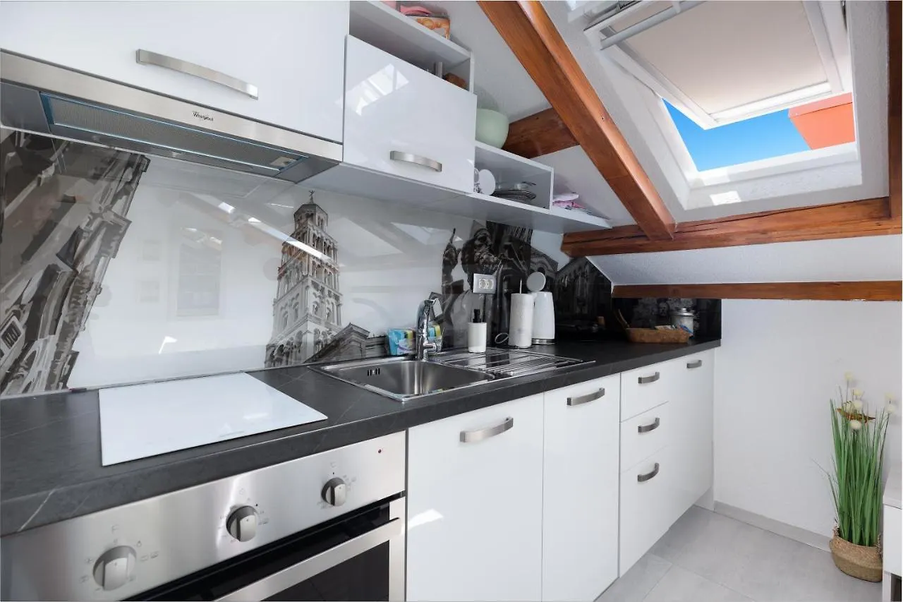 Dante Apartment Split