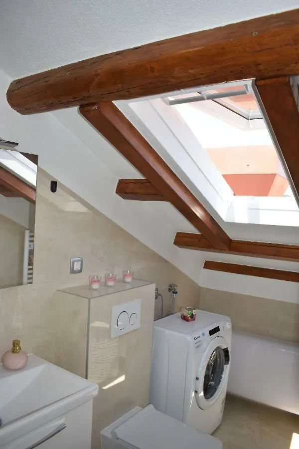 Dante Apartment Split