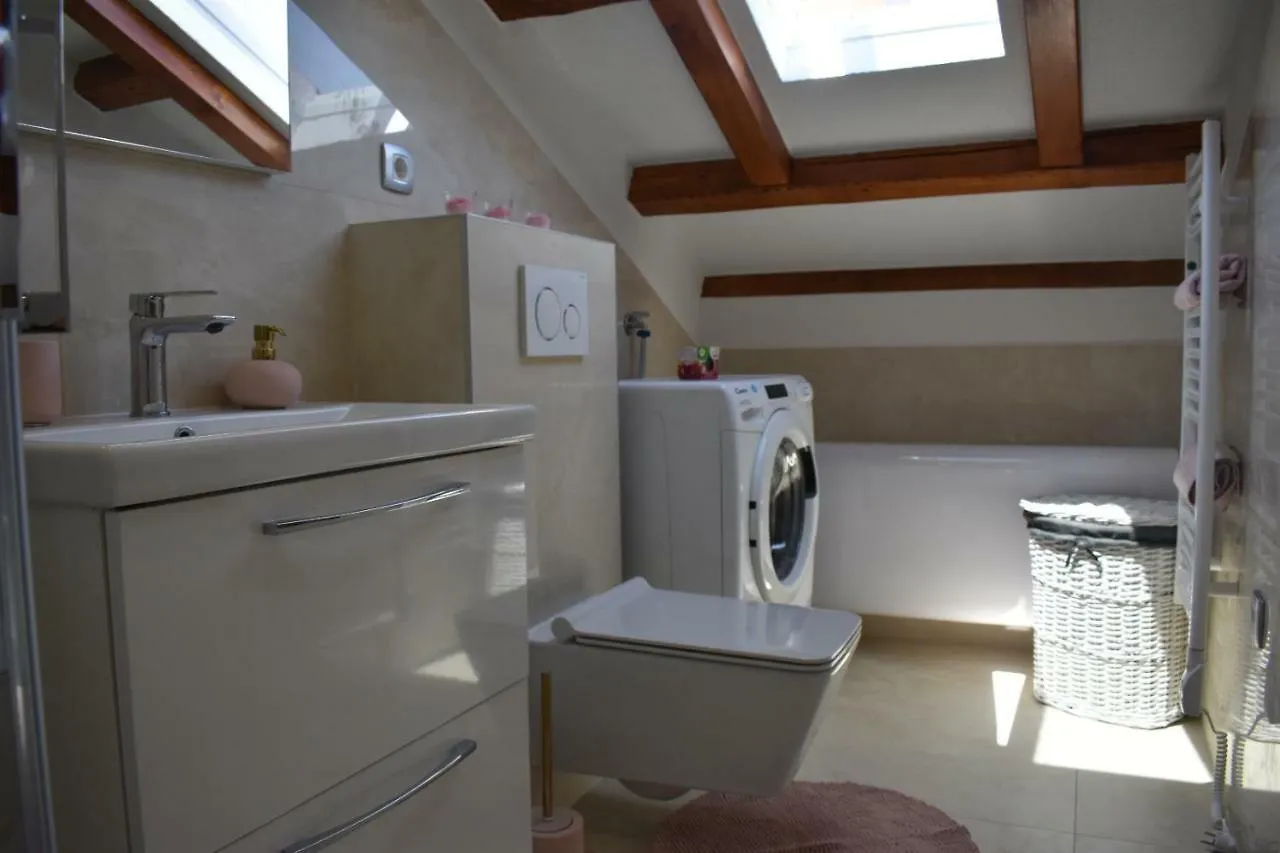 Dante Apartment Split